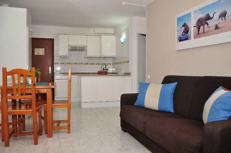 Apartamentos Comodoro Los Cristianos  Lägenhet